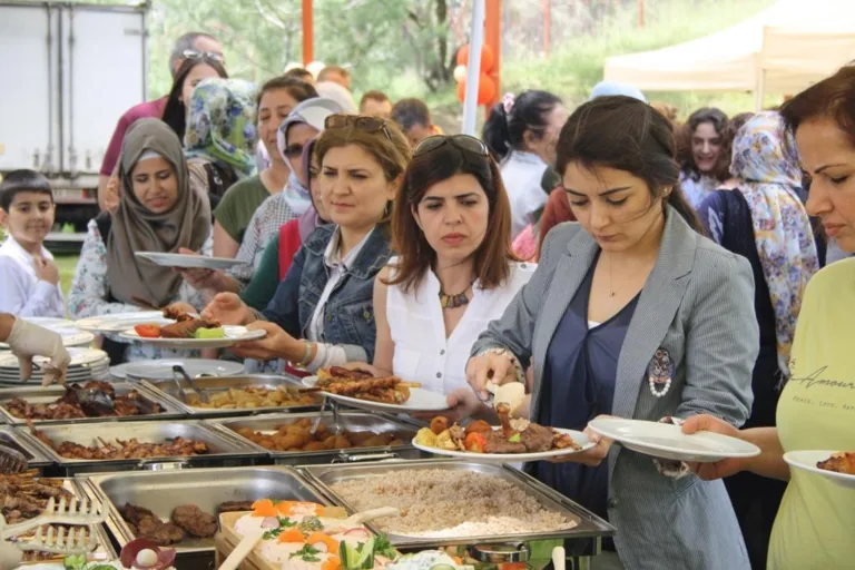 acik-bufe-garden-parti-bbq-piknik-organizasyonu-nisan-davet-organizasyonu-izmir-bodrum-cesme-alacati-urla-manisa-aydin-kusadasi-kurumsal-catering-hizmeti